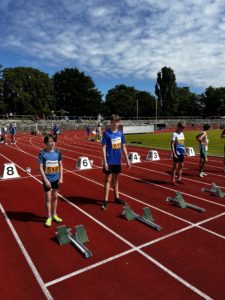 Florian Weiß und Eric Schlesier vor dem Start über 75m