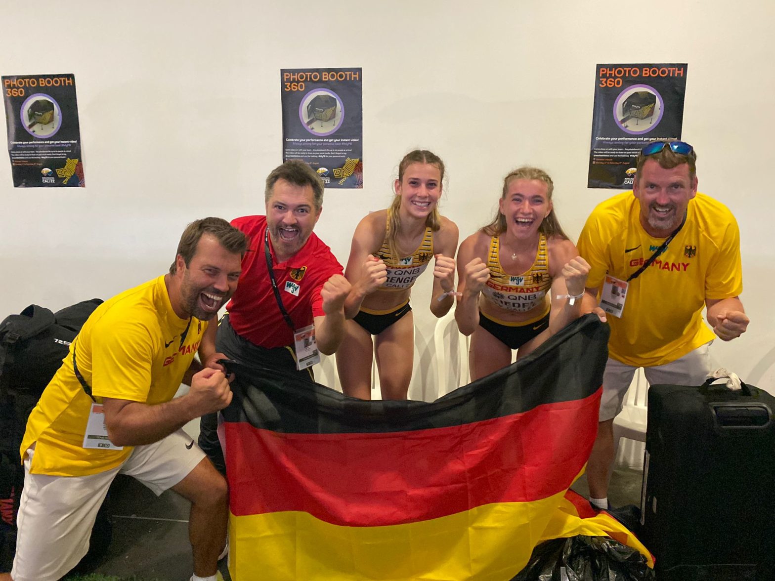 Große Freude über zwei Medaillen. Von links: Florian Bauder, David Violakis (Physiotherapeut), Sandrina Sprengel, Serina Riedel, Carsten Hodea