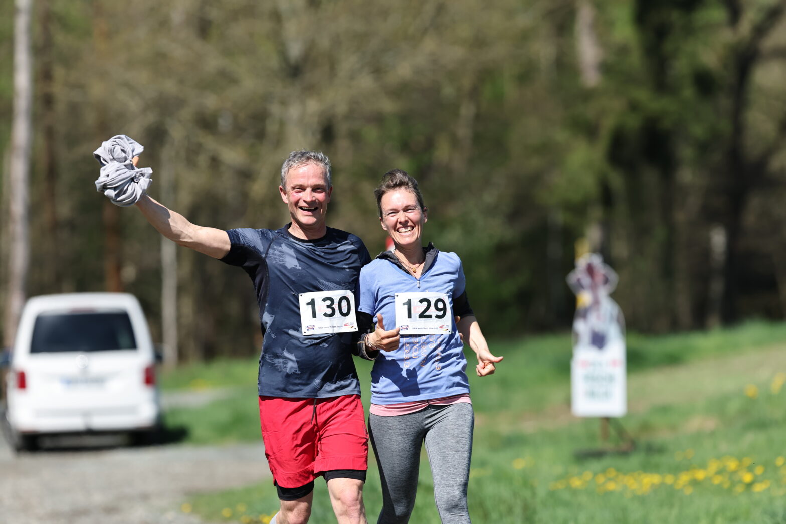 Glückliche Teilnehmer beim Track meets Trail - Talsperrenlauf 2025